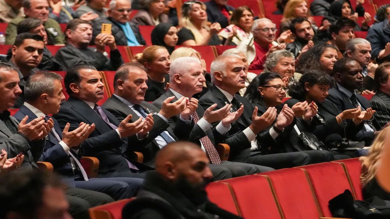 Muazzez Abacı İçin AKM’de Veda Töreni: Boş Salon Yürek Burktu