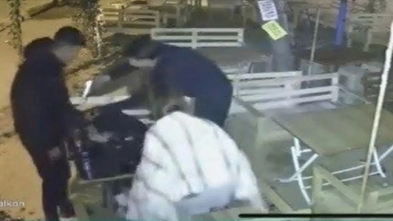 Aydın’da kafede tepki çeken anlar: Ağabey, kız kardeşinin başına tabanca dayadı