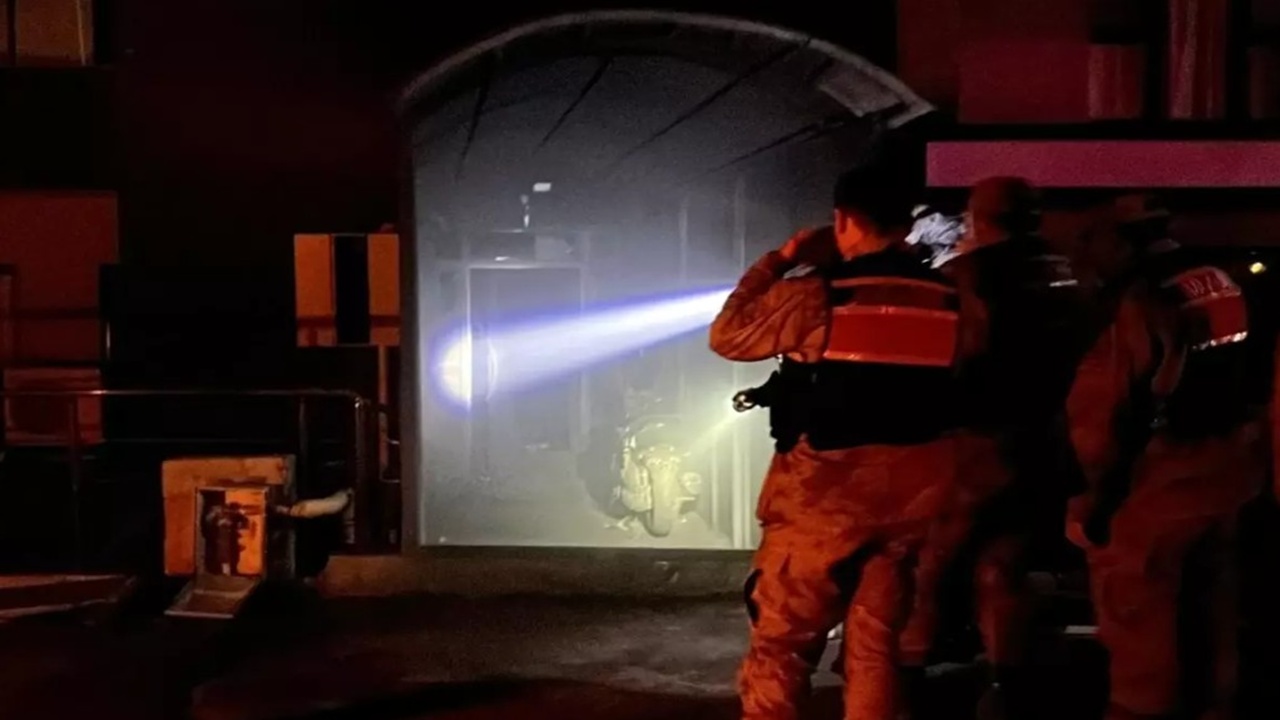 Hatay Belen’de oto galeride yangın: 2 kişi hayatını kaybetti, 14 kişi yaralandı