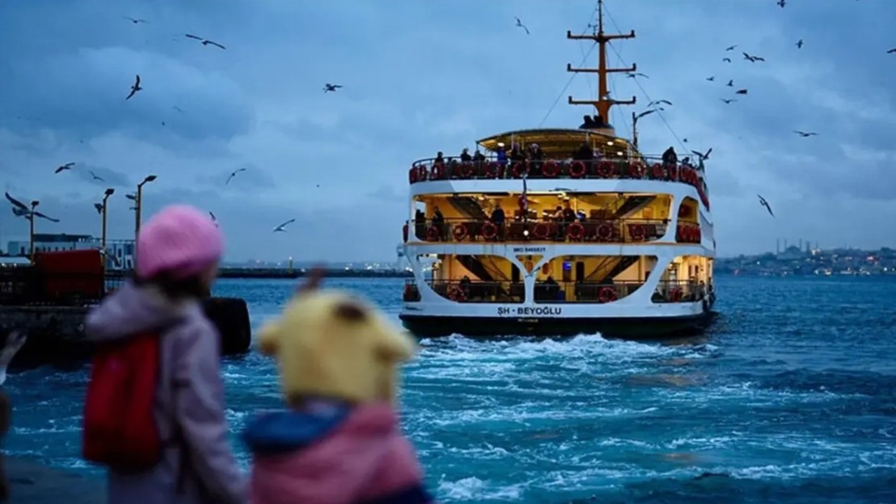 İstanbul’da olumsuz hava şartları vapur seferlerini vurdu: Şehir hatları ve İDO seferleri iptal edildi