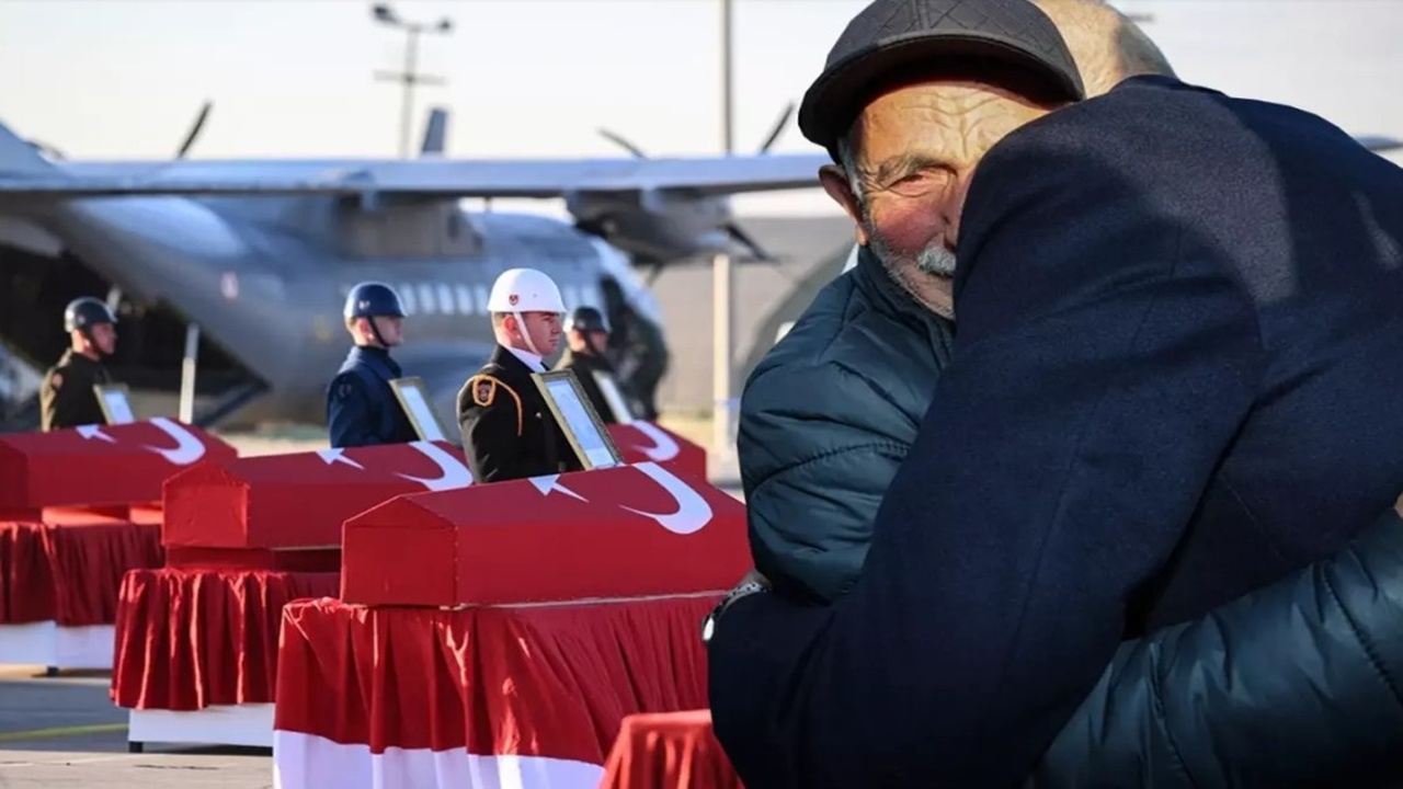 Türkiye, 20 şehidini uğurluyor: Törende yürek yakan anlar