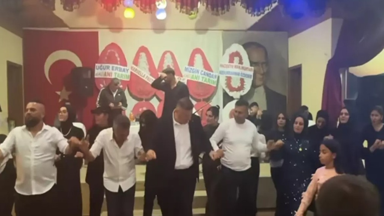 Türkiye şehitlerine ağlarken belediye başkanının halay görüntüleri tepki çekti